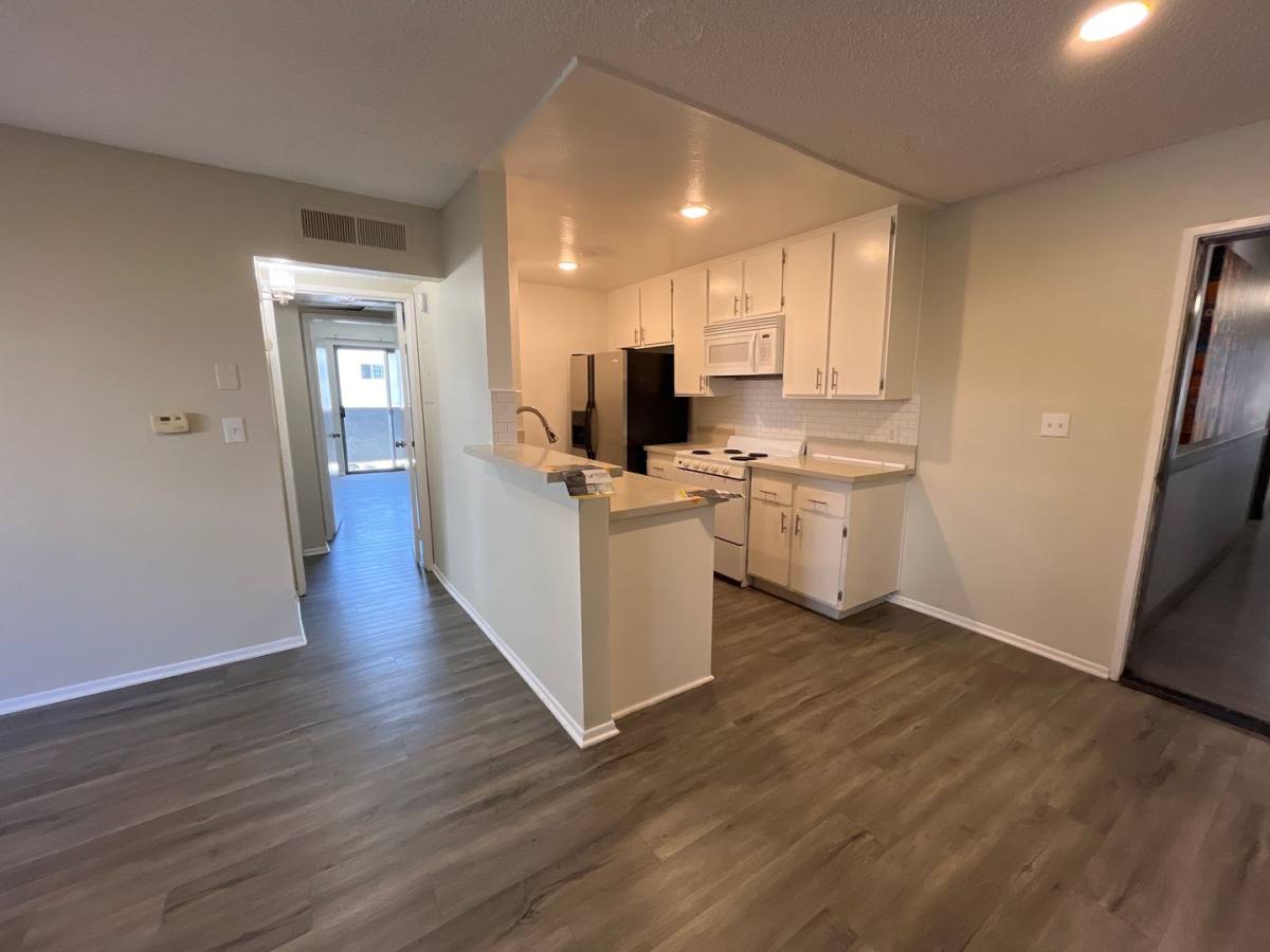 Apartment for rent at 951 S Oxford Ave, Los Angeles, CA 90006