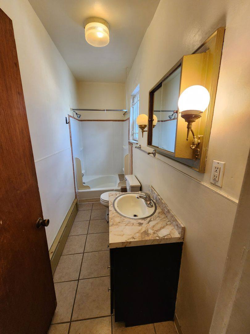 Apartment for rent at 1527 S 4th St, Philadelphia, PA 19147