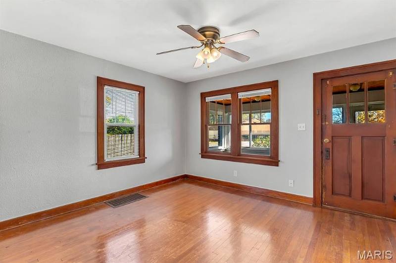 House for rent at 3400 Milton Dr, Alton, IL 62002