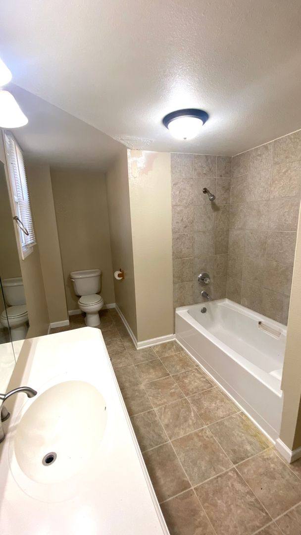Apartment for rent at 800 Charlotte St, Pekin, IL 61554