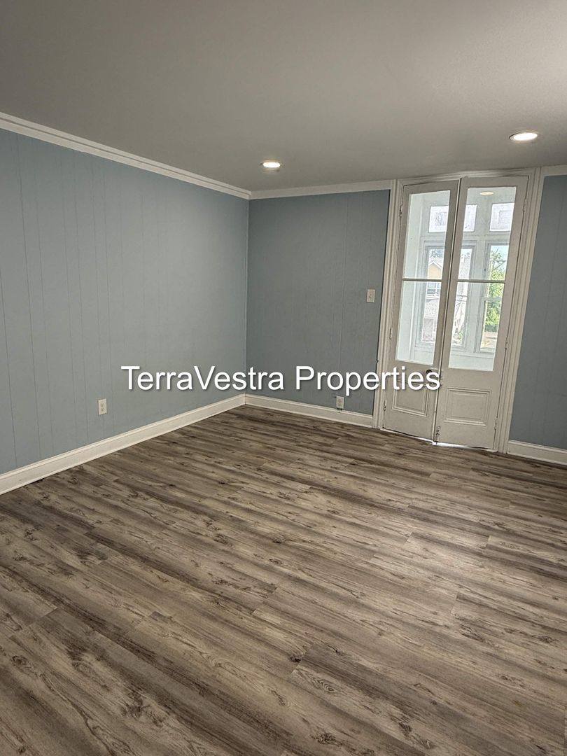 Apartment for rent at 5-7-9 W Mantua Ave, Wenonah, NJ 08090
