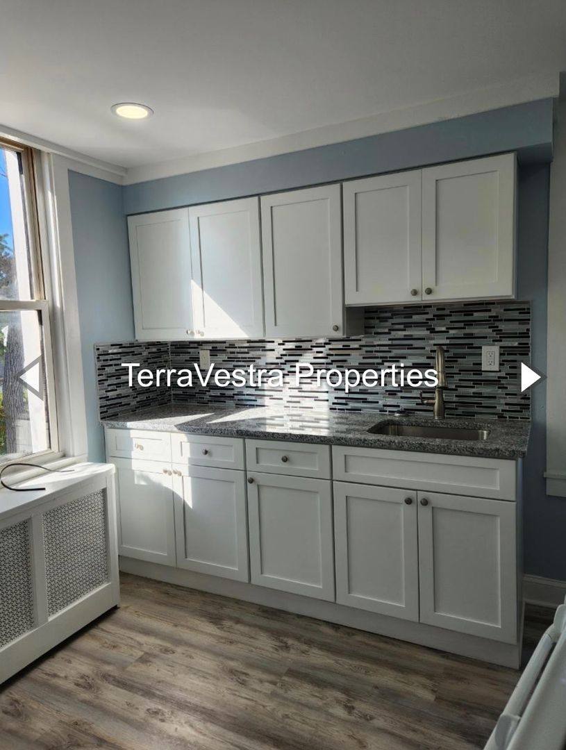 Apartment for rent at 5-7-9 W Mantua Ave, Wenonah, NJ 08090