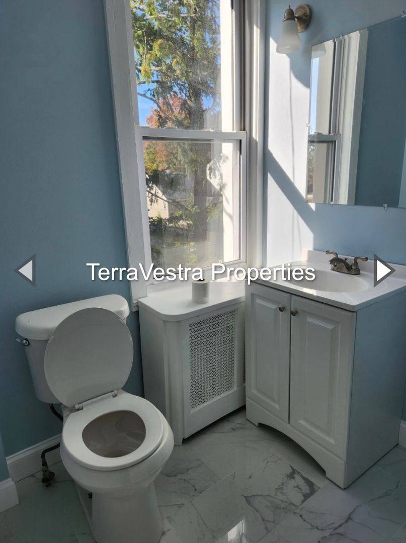 Apartment for rent at 5-7-9 W Mantua Ave, Wenonah, NJ 08090