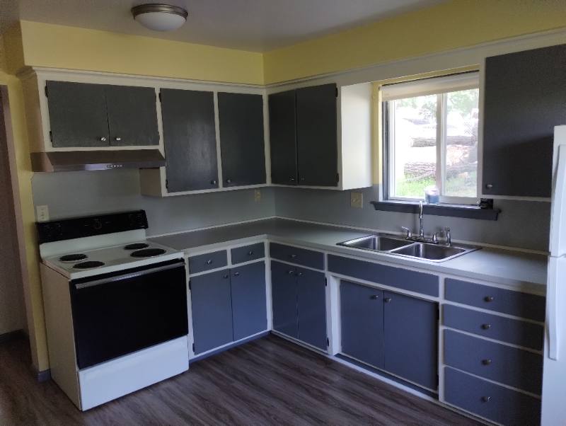 Apartment for rent at 320 4th St SE #1, Braham, MN 55006