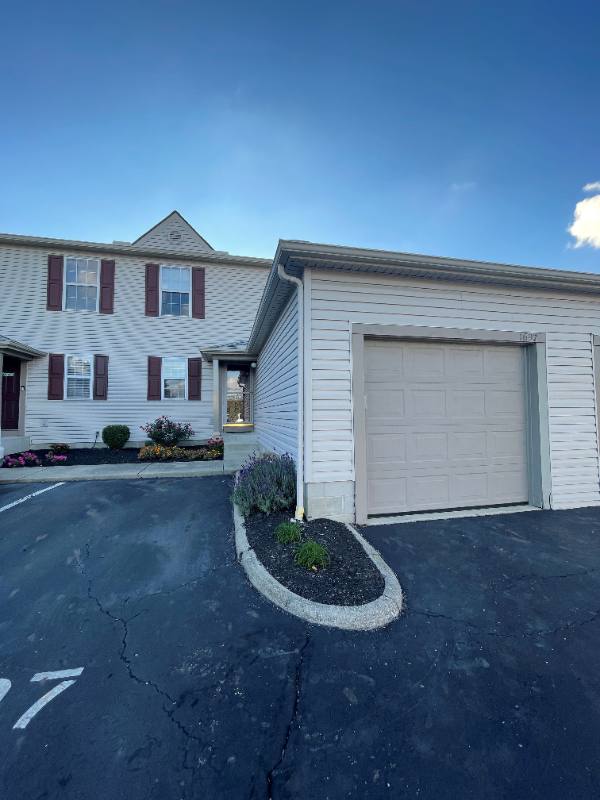 Condo for rent at 1697 Ridgebury Dr, Hilliard, OH 43026