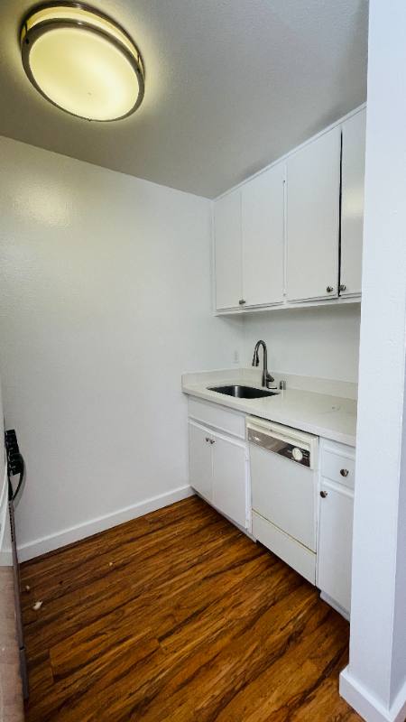 Apartment for rent at 7044 Hawthorn Ave 214 #214, Los Angeles, CA 90028