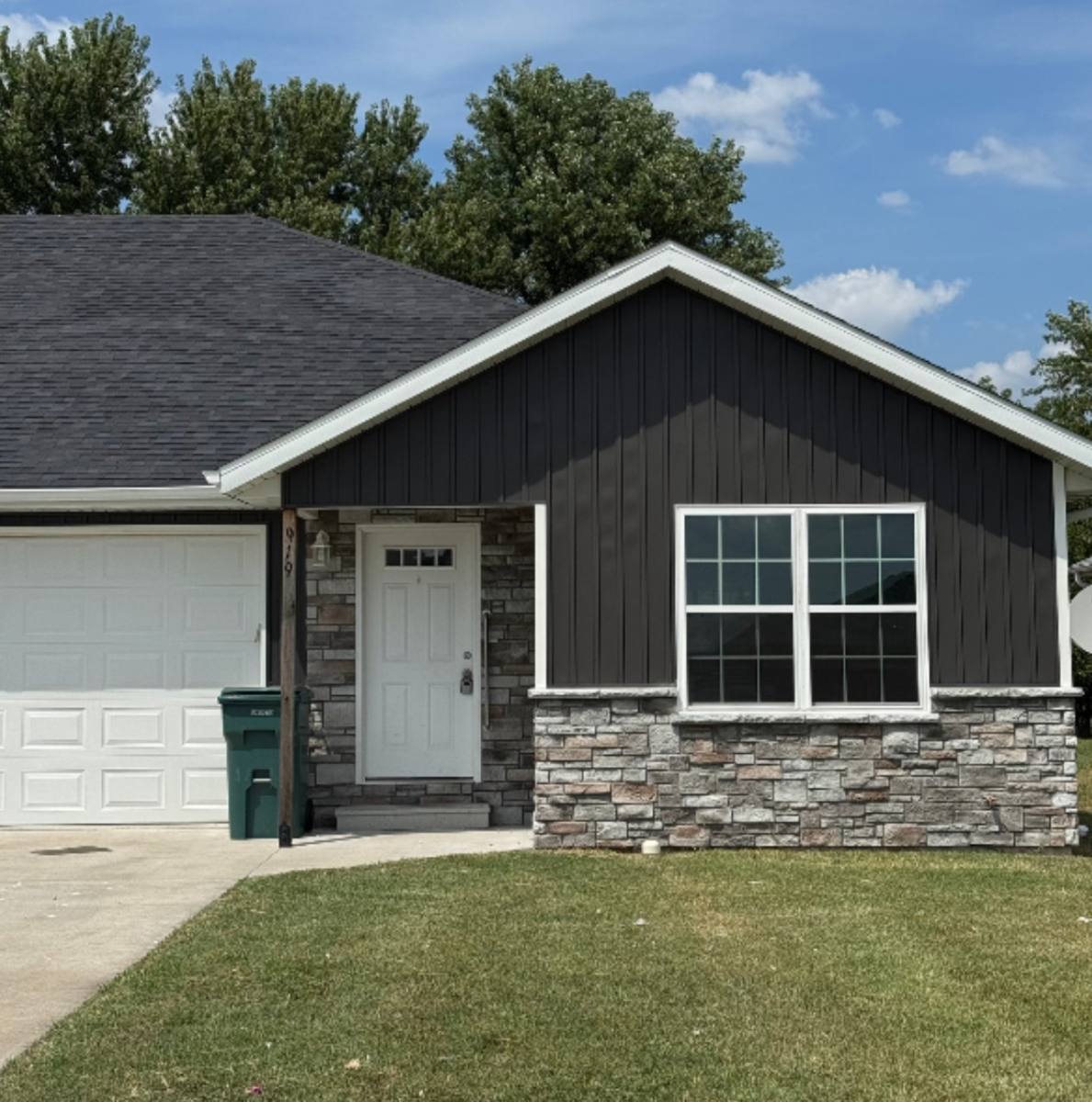Apartment for rent at 919 921 W Stewart St #921, Bolivar, MO 65613