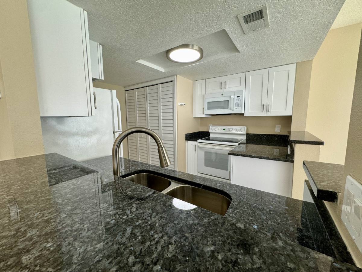 Townhouse for rent at 522 Australian Way #A, Davenport, FL 33897