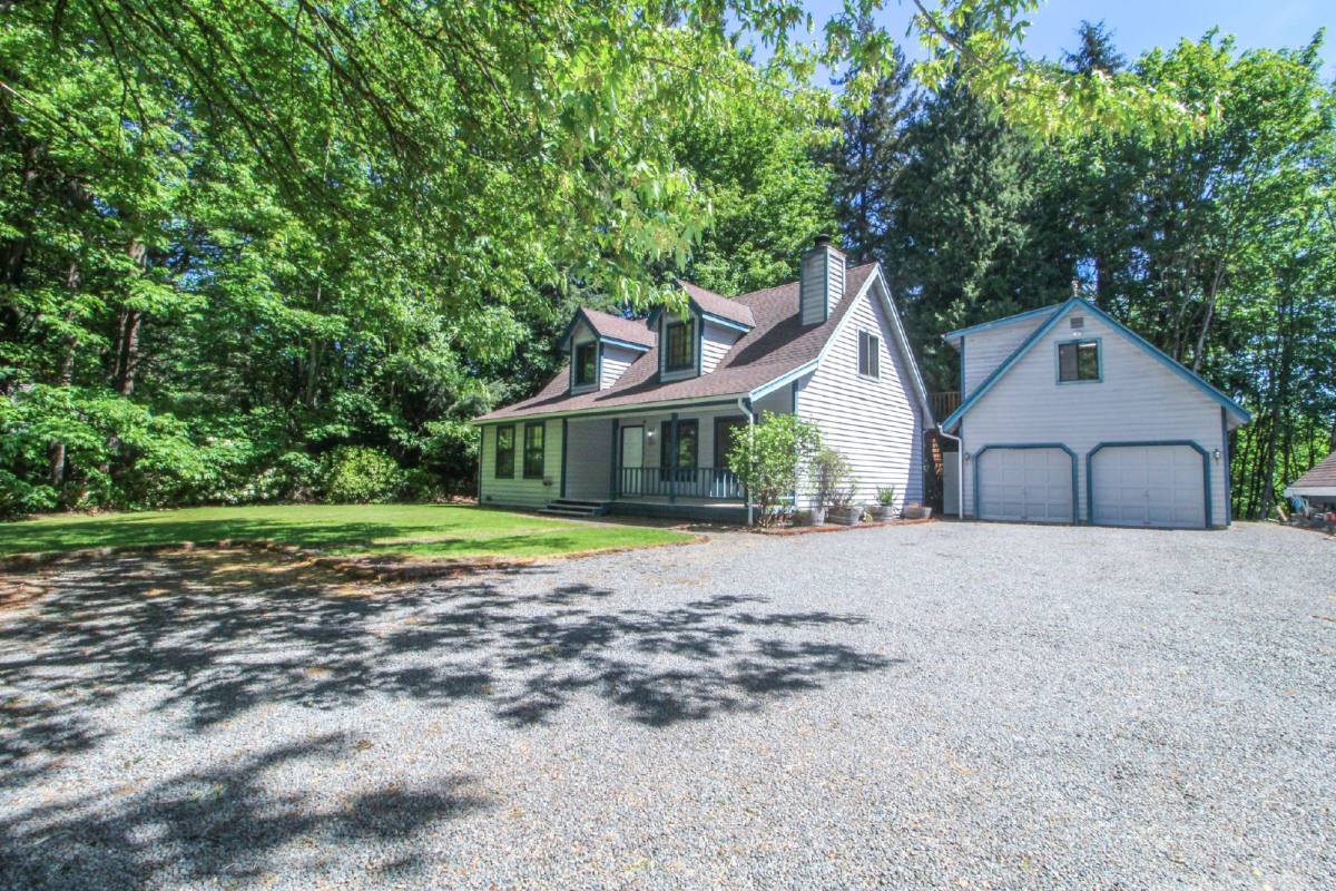 House for rent at 20912 W Richmond Rd, Bothell, WA 98021
