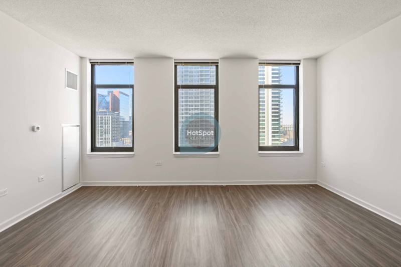 Apartment for rent at 373 N Desplaines, Chicago, IL 60661