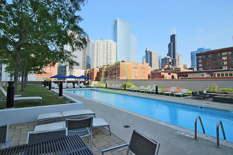 Apartment for rent at 373 N Desplaines, Chicago, IL 60661