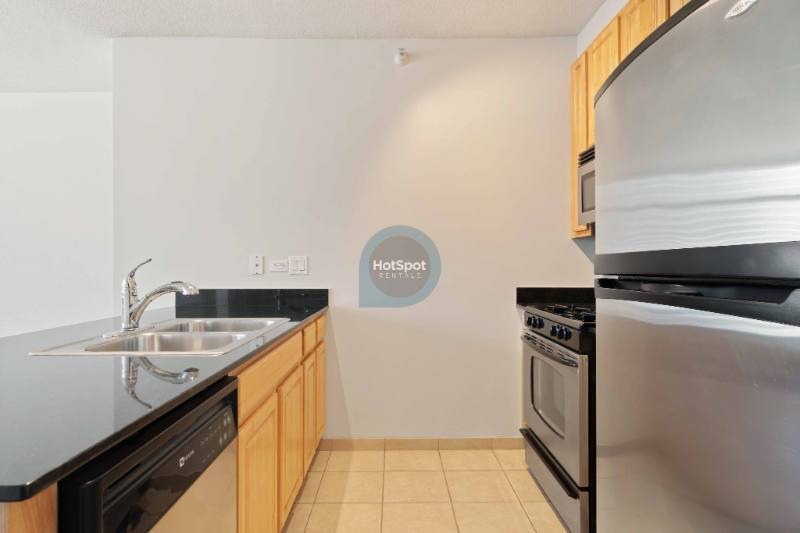 Apartment for rent at 373 N Desplaines, Chicago, IL 60661