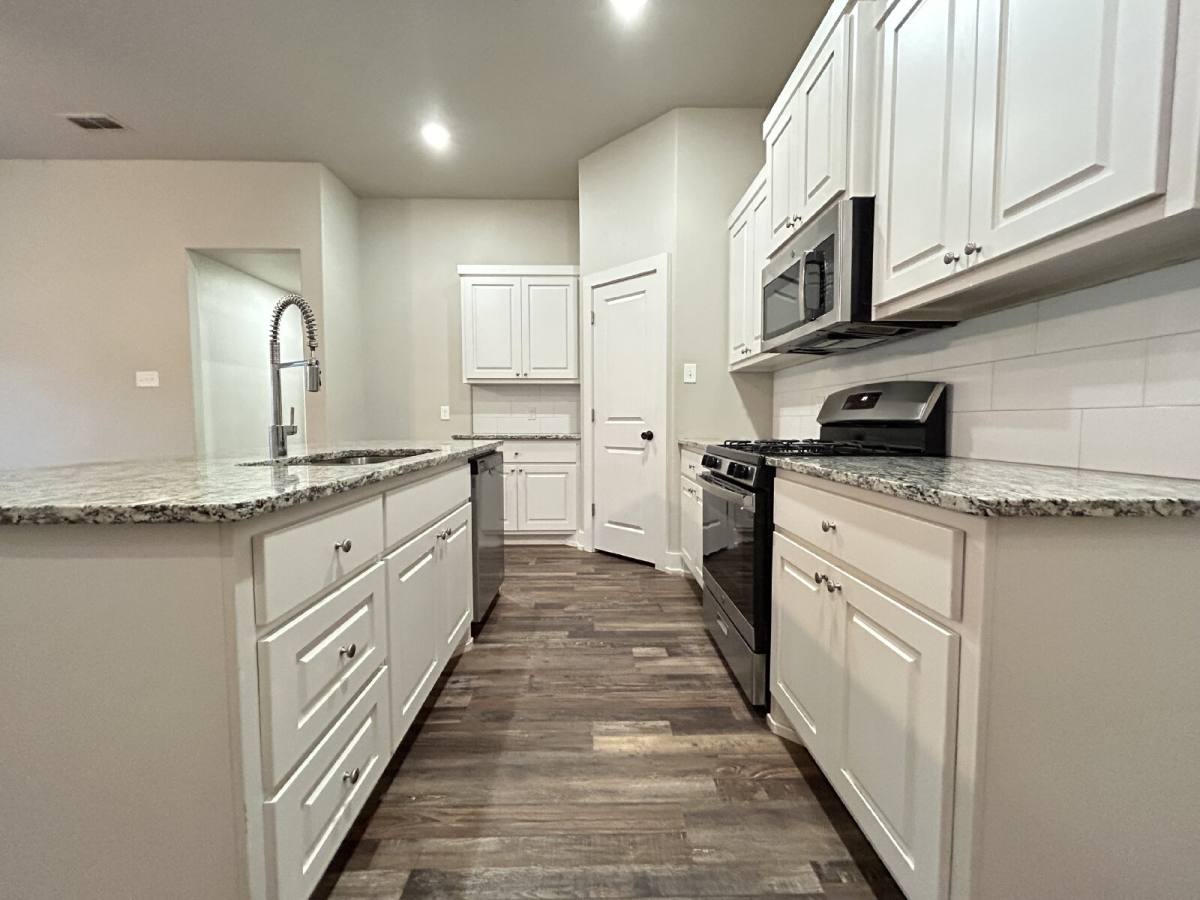1403 15th St #A, Shallowater, TX 79363 - Townhouse for Rent - Image 4