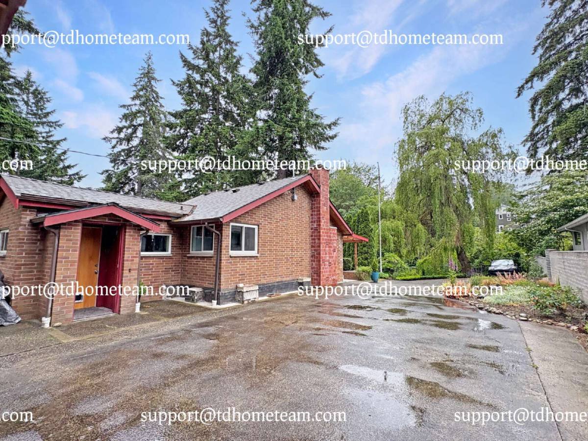 House for rent at 19904 60th Ave NE, Kenmore, WA 98028
