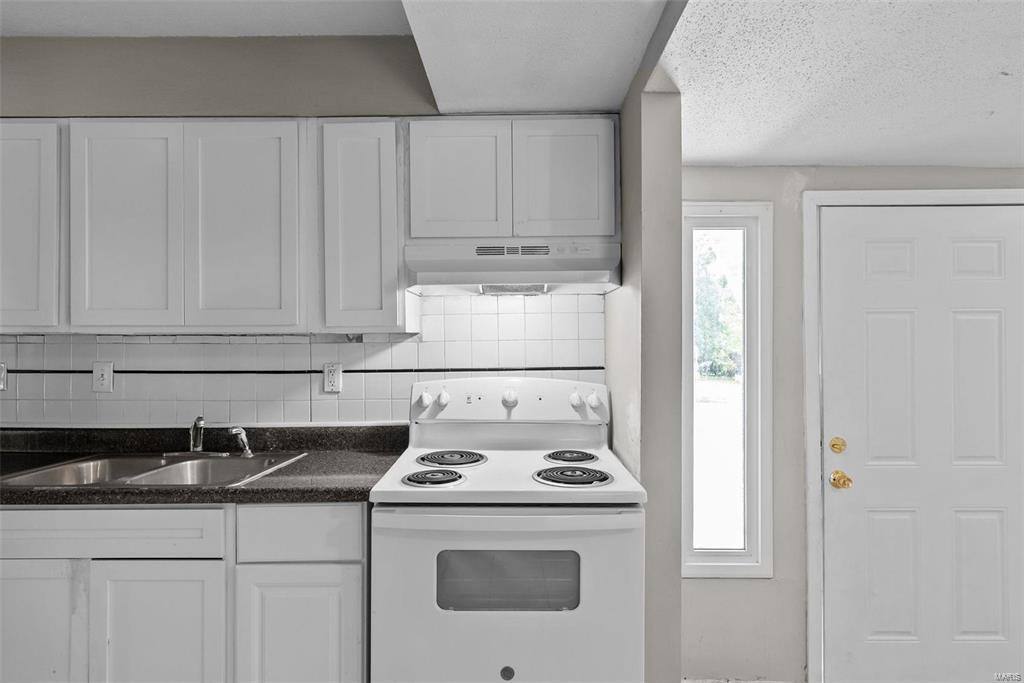 House for rent at 301 Estridge Rd, Saint Louis, MO 63137