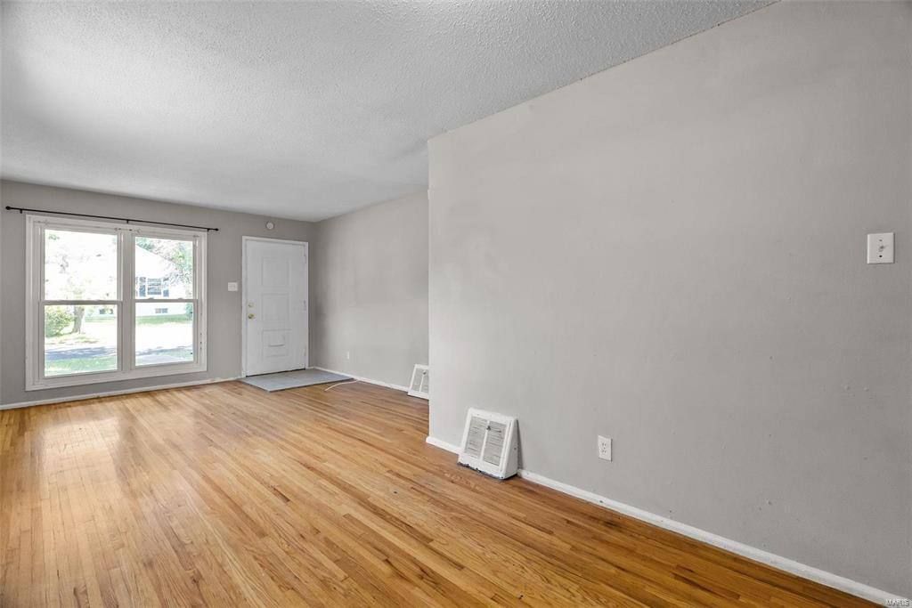House for rent at 301 Estridge Rd, Saint Louis, MO 63137