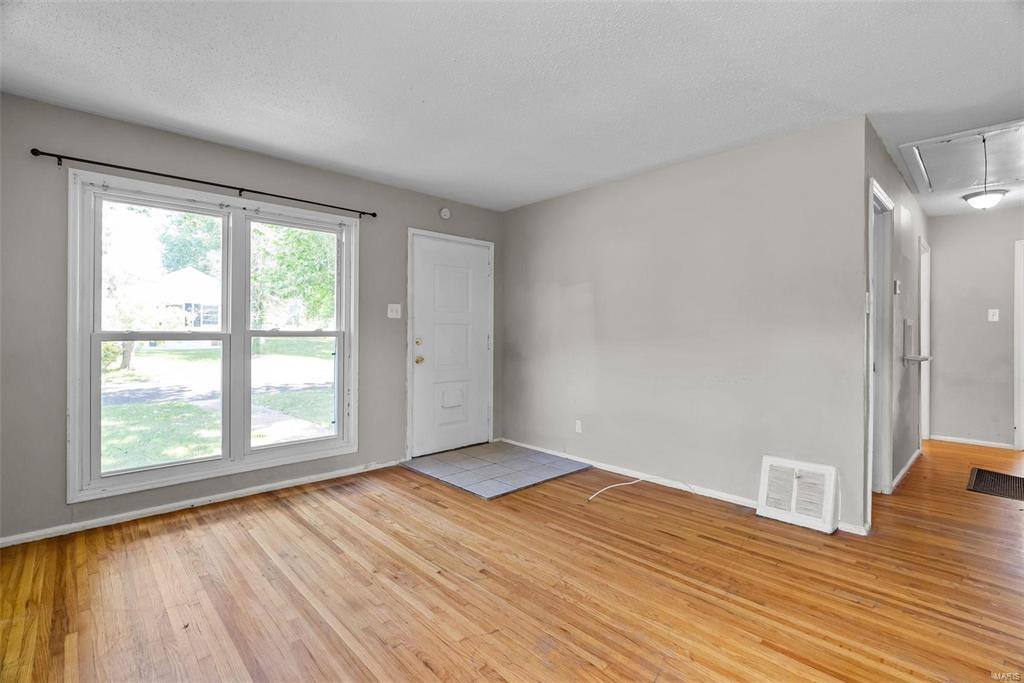 House for rent at 301 Estridge Rd, Saint Louis, MO 63137