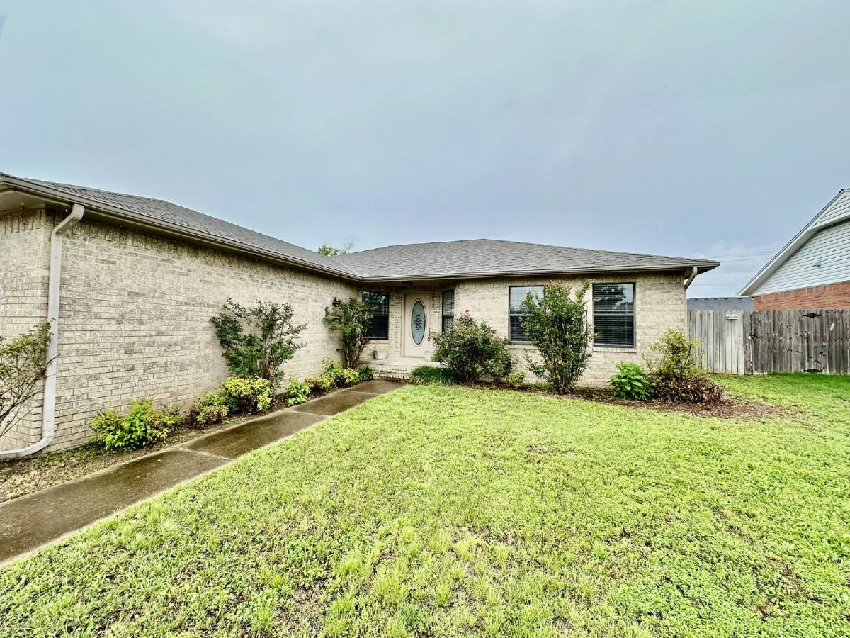House for rent at 2311 W Willow St, Rogers, AR 72758