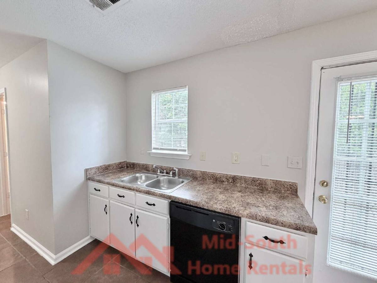 House for rent at 3942 Chelsea Hill Dr, Memphis, TN 38128