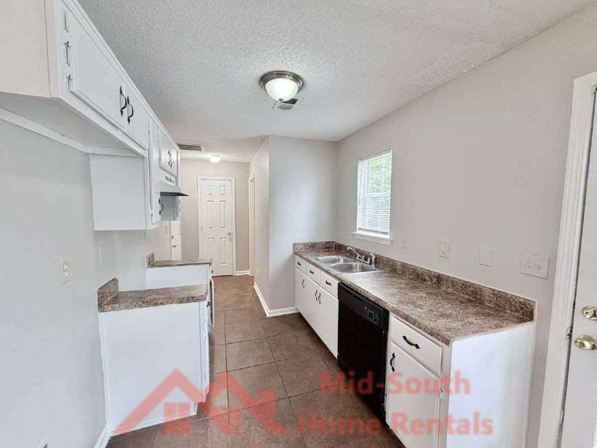 House for rent at 3942 Chelsea Hill Dr, Memphis, TN 38128
