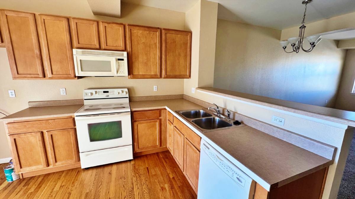 Townhouse for rent at 14891 E Centrepoint Dr, Aurora, CO 80012