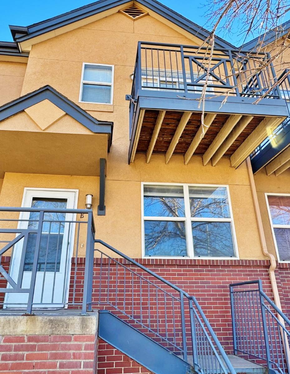 Townhouse for rent at 14891 E Centrepoint Dr, Aurora, CO 80012