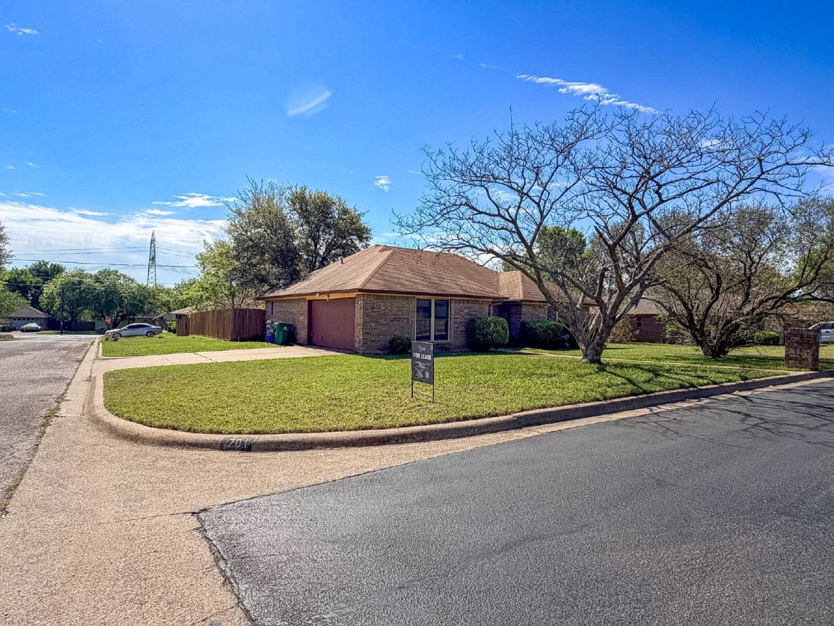 House for rent at 701 Daniels Dr, Crowley, TX 76036