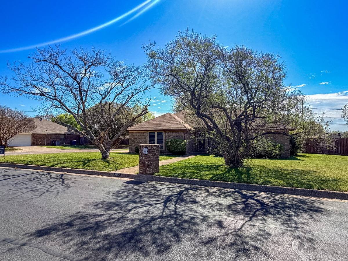 House for rent at 701 Daniels Dr, Crowley, TX 76036