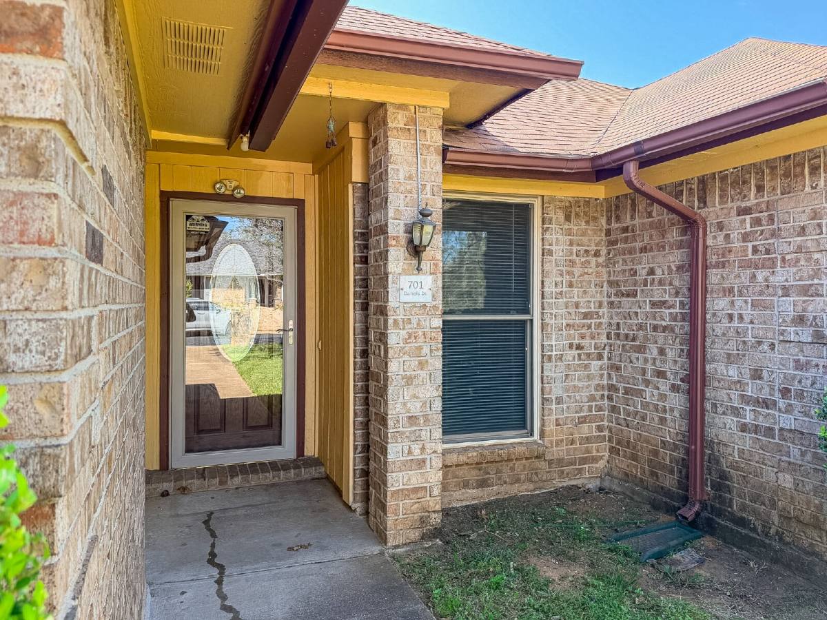 House for rent at 701 Daniels Dr, Crowley, TX 76036