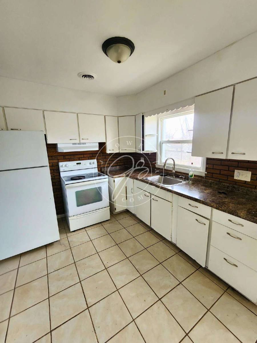 Apartment for rent at 4239 Lewis Ave #2, Toledo, OH 43612