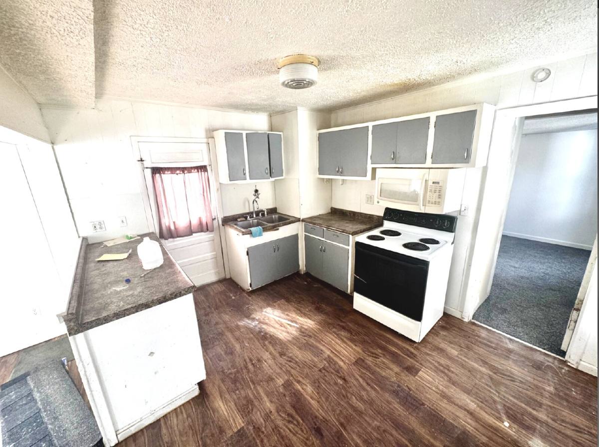 House for rent at 2015 Warner, Bay City, MI 48706
