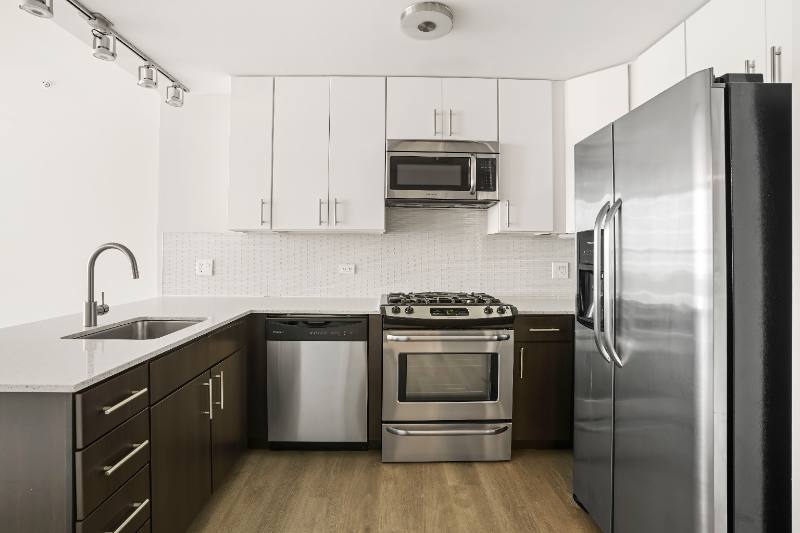 Apartment for rent at 717 W Adams St, Chicago, IL 60661