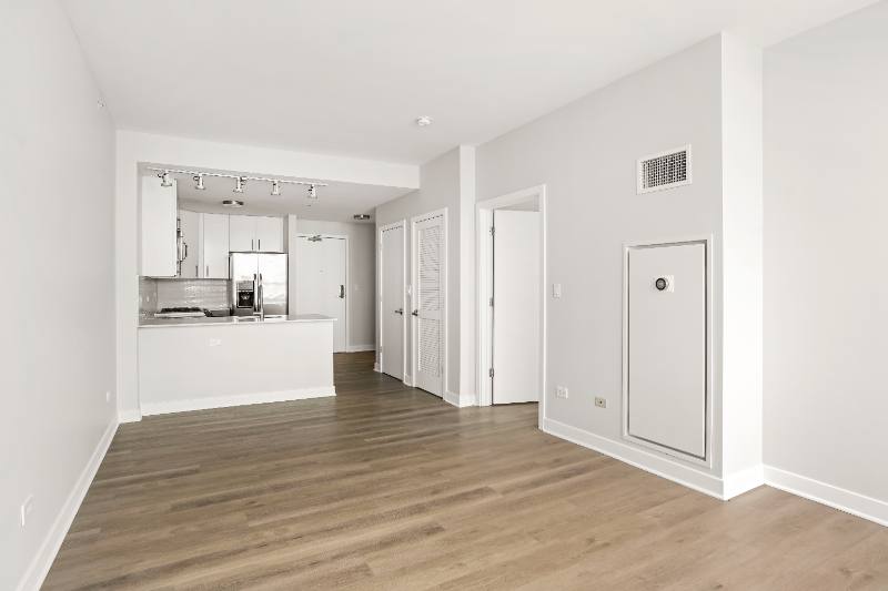 Apartment for rent at 717 W Adams St, Chicago, IL 60661