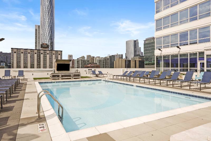 Apartment for rent at 717 W Adams St, Chicago, IL 60661