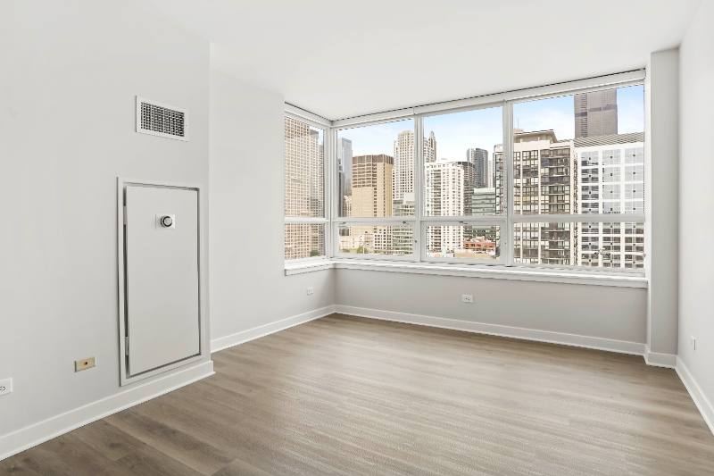 Apartment for rent at 717 W Adams St, Chicago, IL 60661