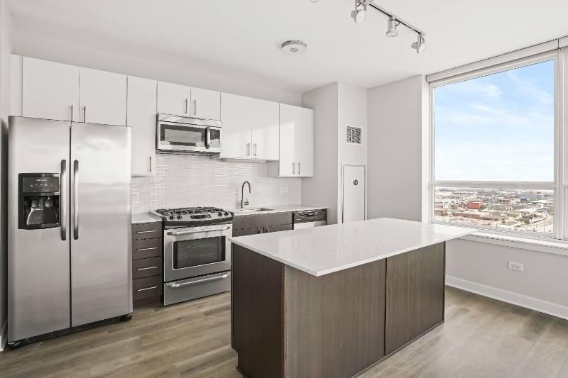 Apartment for rent at 717 W Adams St, Chicago, IL 60661