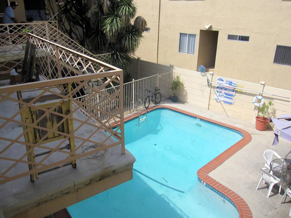 Apartment for rent at 4221 Longridge Ave, Studio City, CA 91604