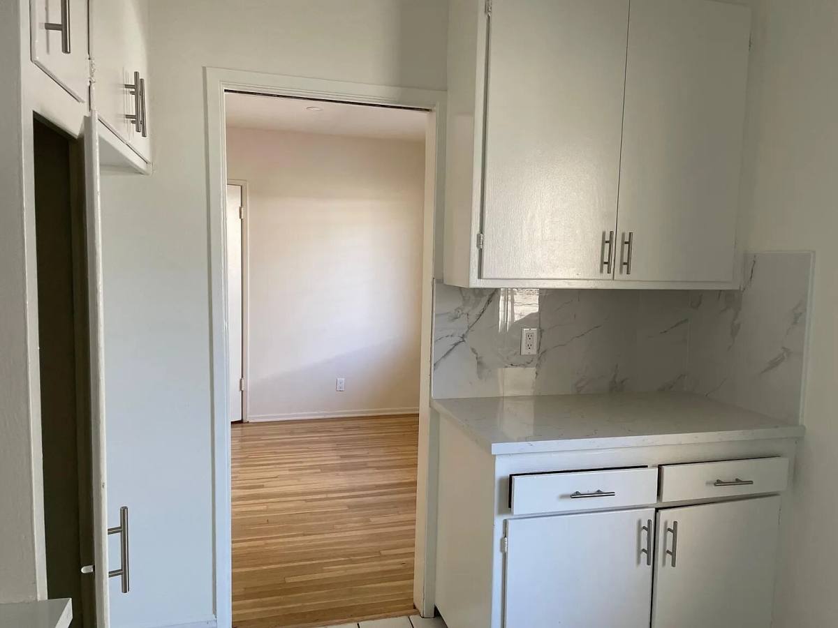 Apartment for rent at 4221 Longridge Ave, Studio City, CA 91604