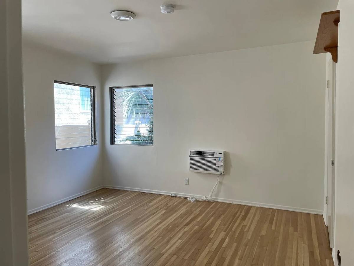 Apartment for rent at 4221 Longridge Ave, Studio City, CA 91604