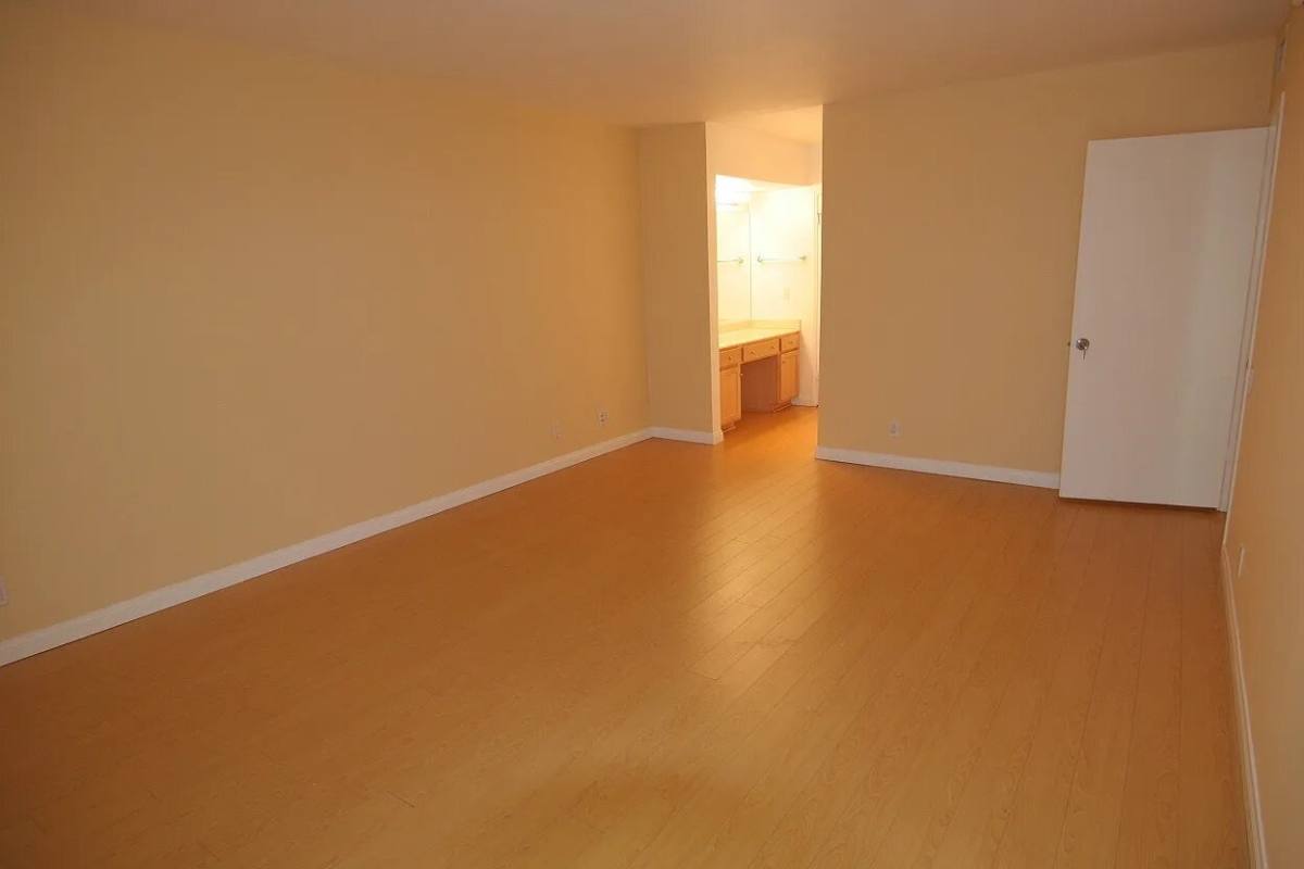 Apartment for rent at 4915 Tyrone Ave, Sherman Oaks, CA 91423