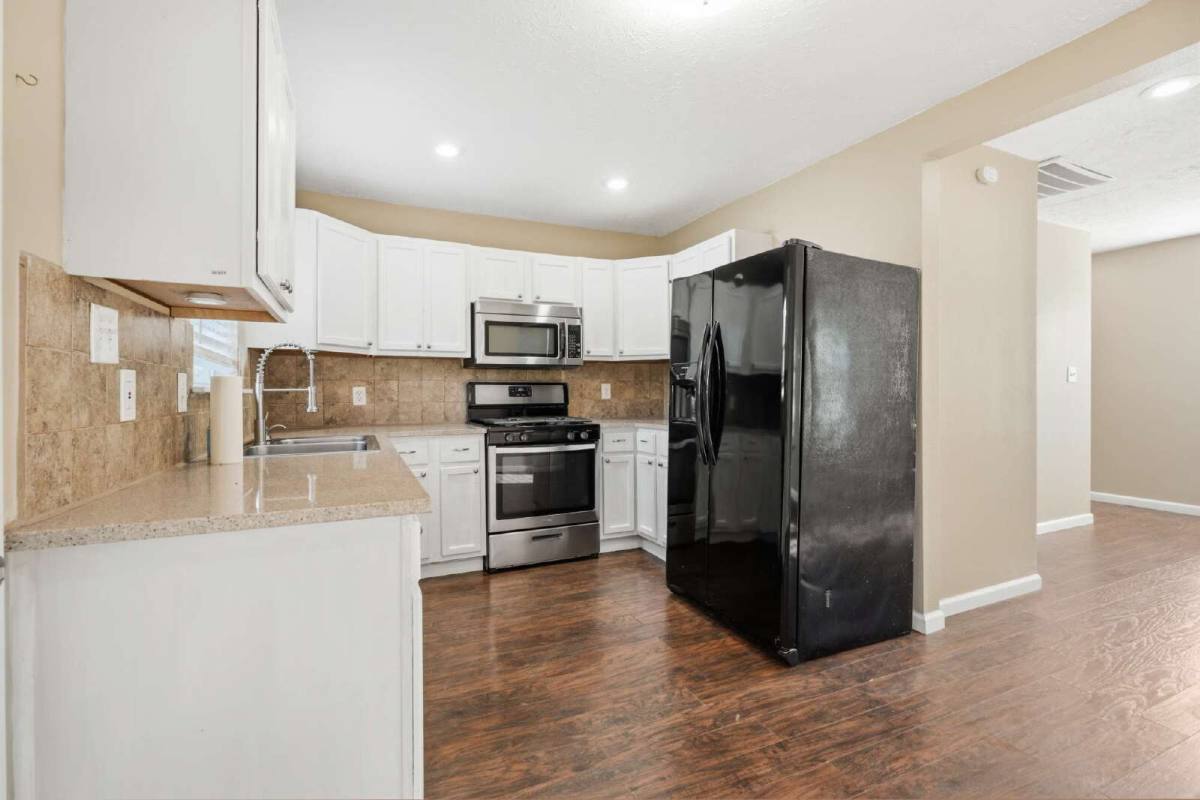House for rent at 2102 N Galveston Ave, Pearland, TX 77581