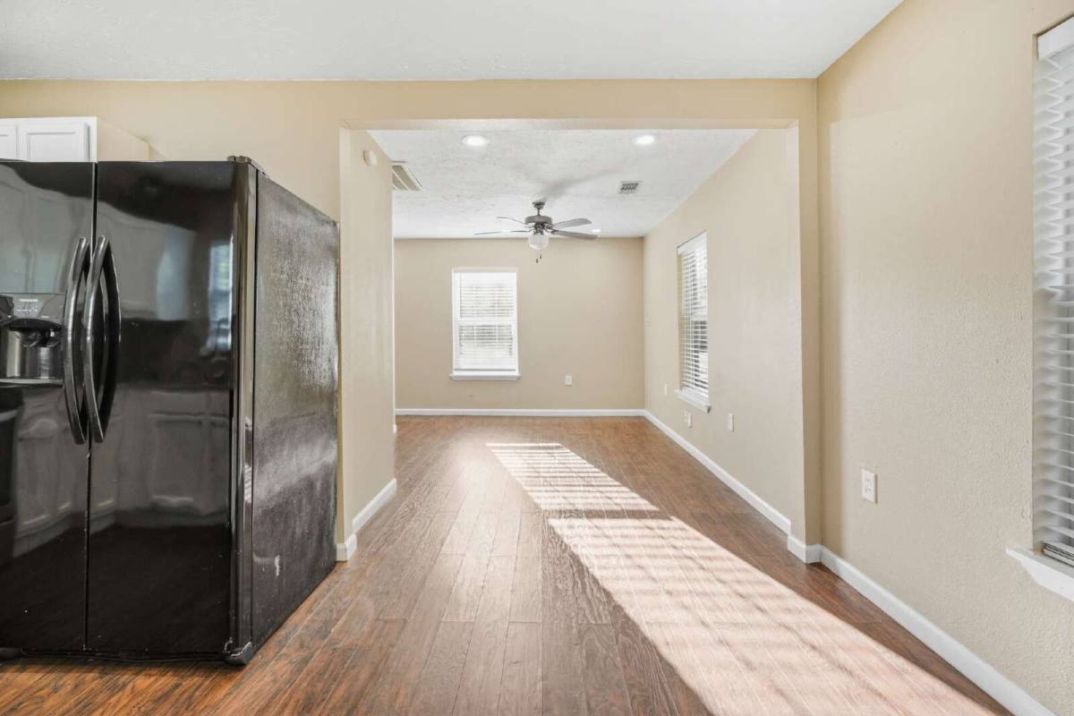 House for rent at 2102 N Galveston Ave, Pearland, TX 77581