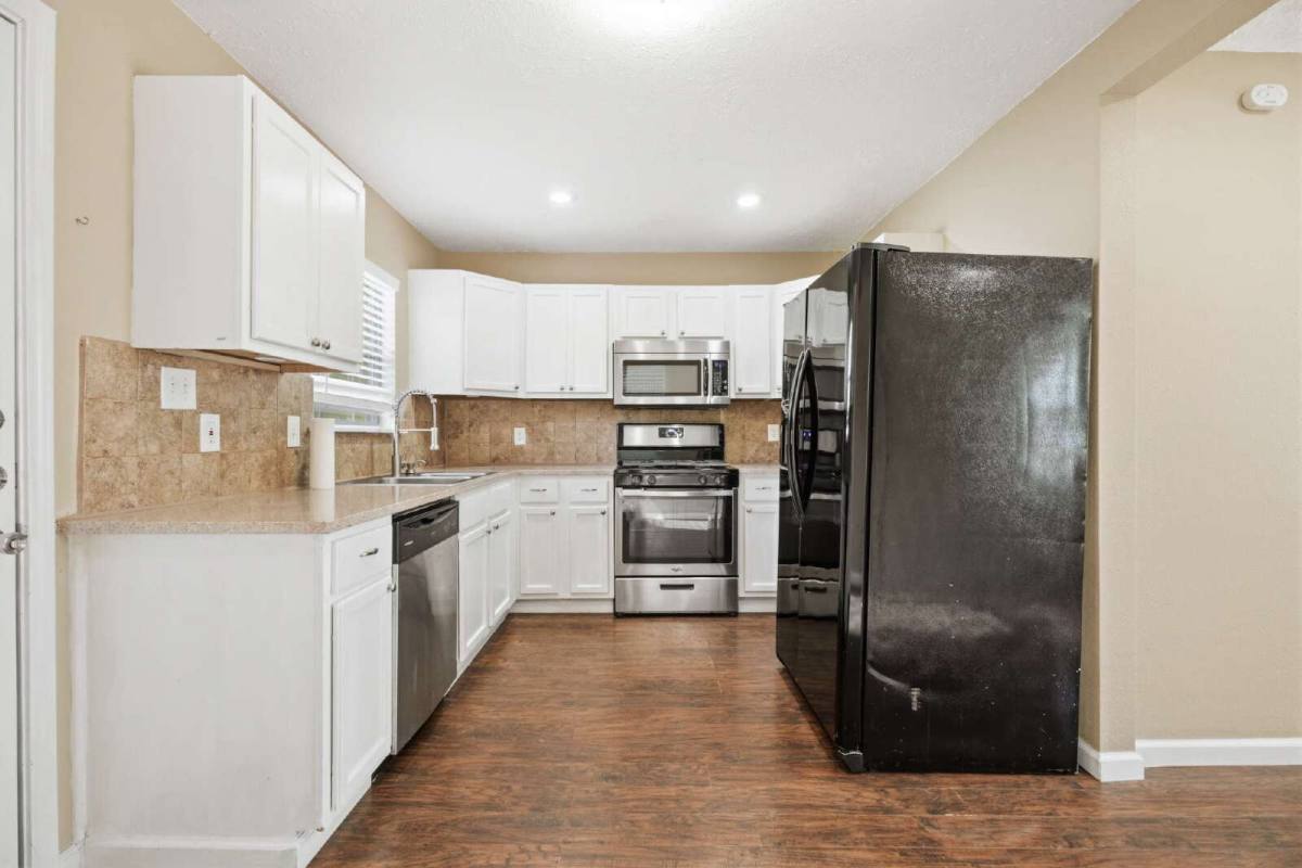 House for rent at 2102 N Galveston Ave, Pearland, TX 77581