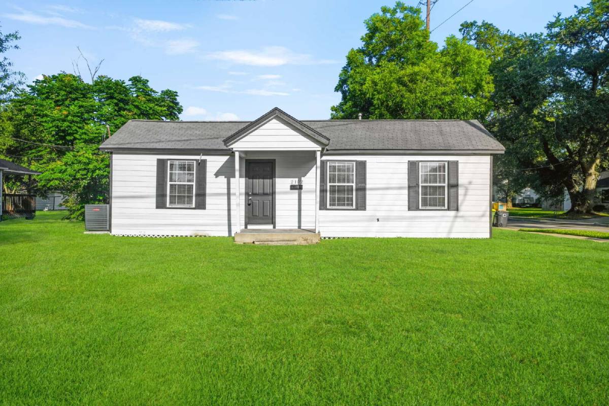 House for rent at 2102 N Galveston Ave, Pearland, TX 77581