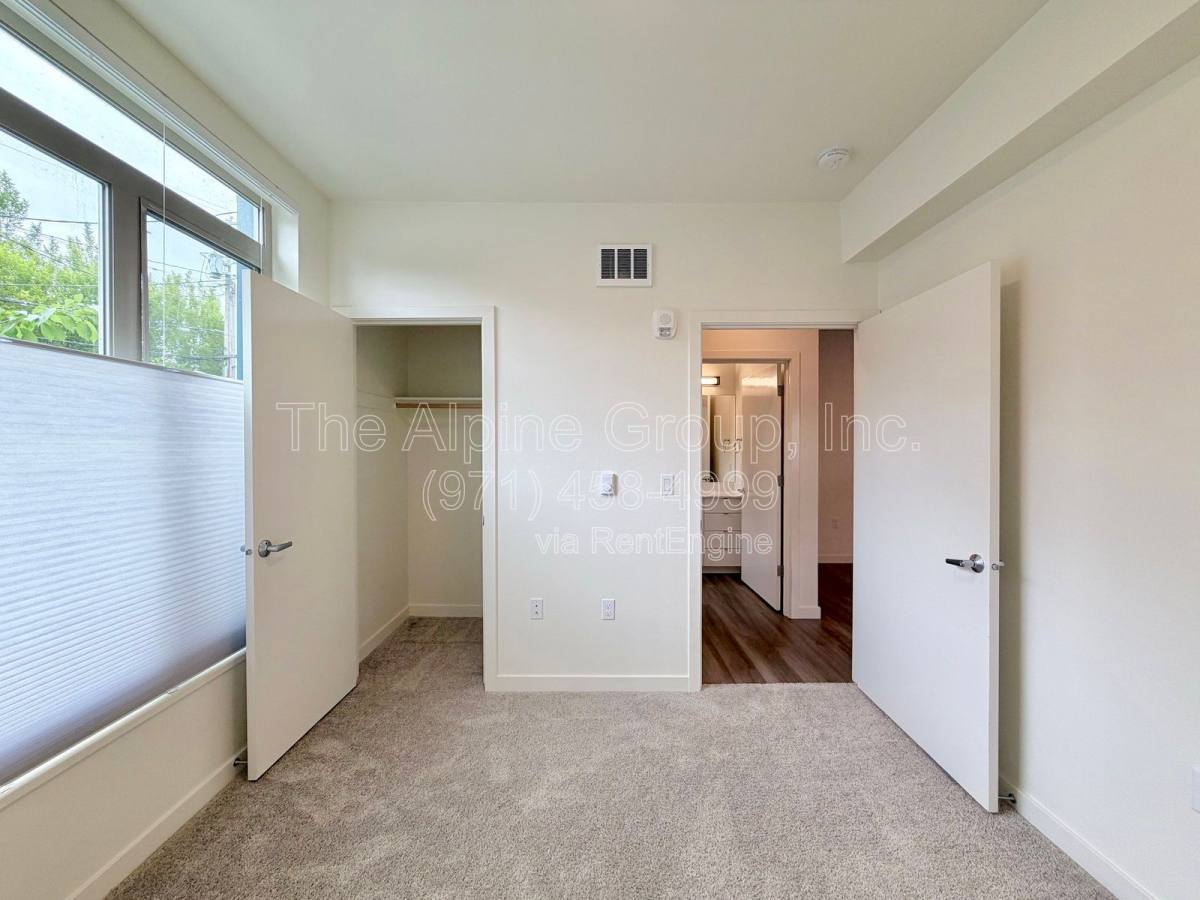 Apartment for rent at 1524 NE 40th Ave #101, Portland, OR 97232