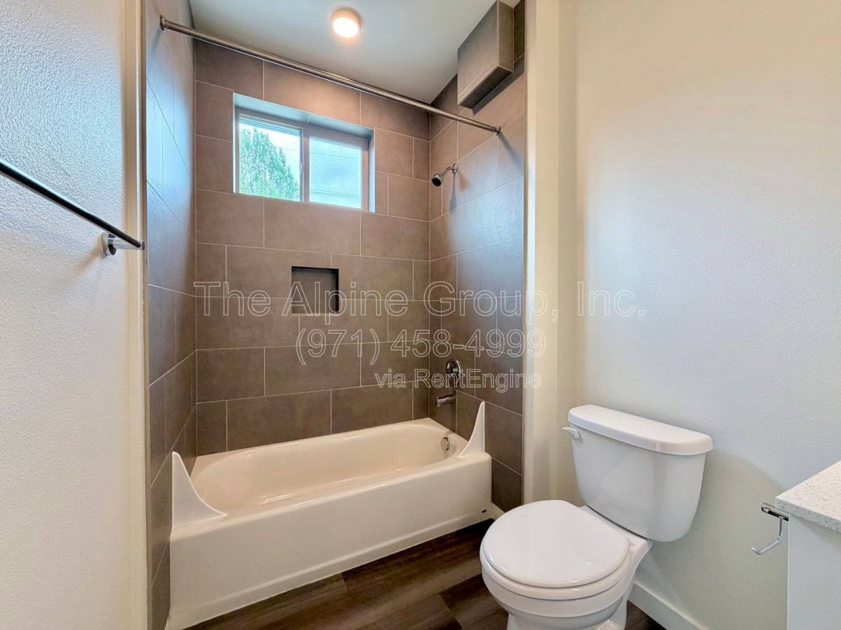 Apartment for rent at 1524 NE 40th Ave #101, Portland, OR 97232
