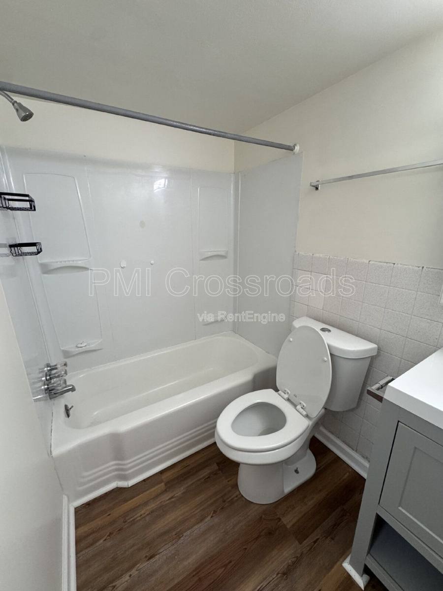 Apartment for rent at 2323 Newton St #4, Akron, OH 44305