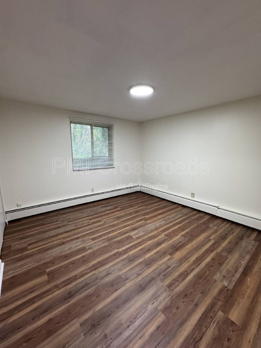 Apartment for rent at 2323 Newton St #4, Akron, OH 44305