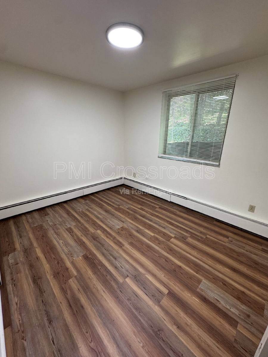 Apartment for rent at 2323 Newton St #4, Akron, OH 44305