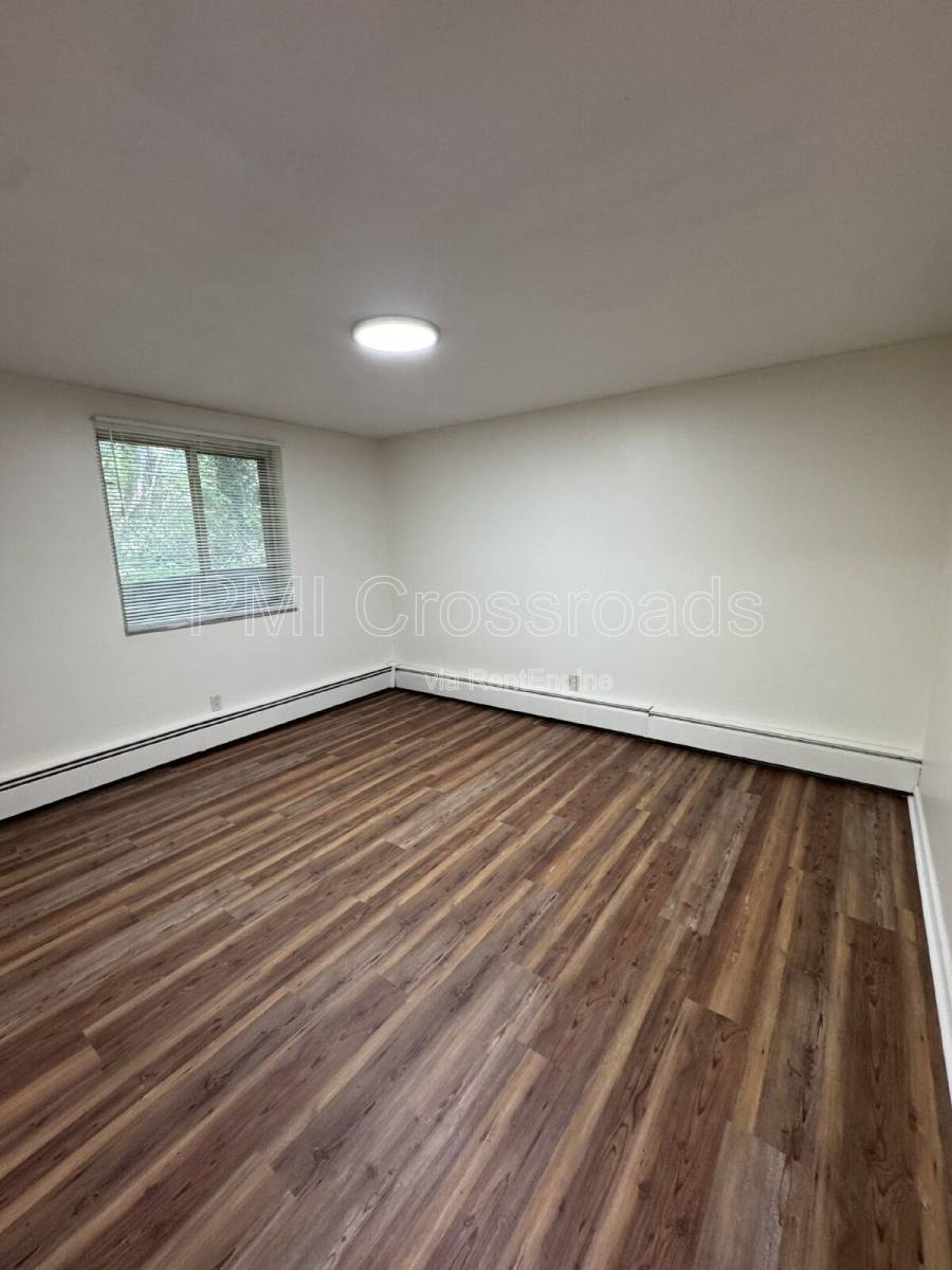 Apartment for rent at 2323 Newton St #4, Akron, OH 44305